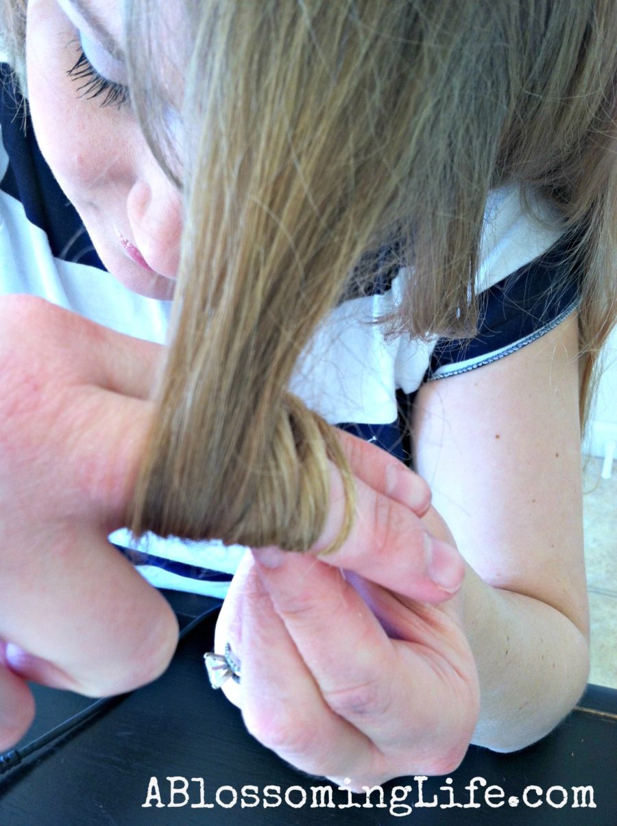 Curling Hair with Fingers Curling Hair with Fingers